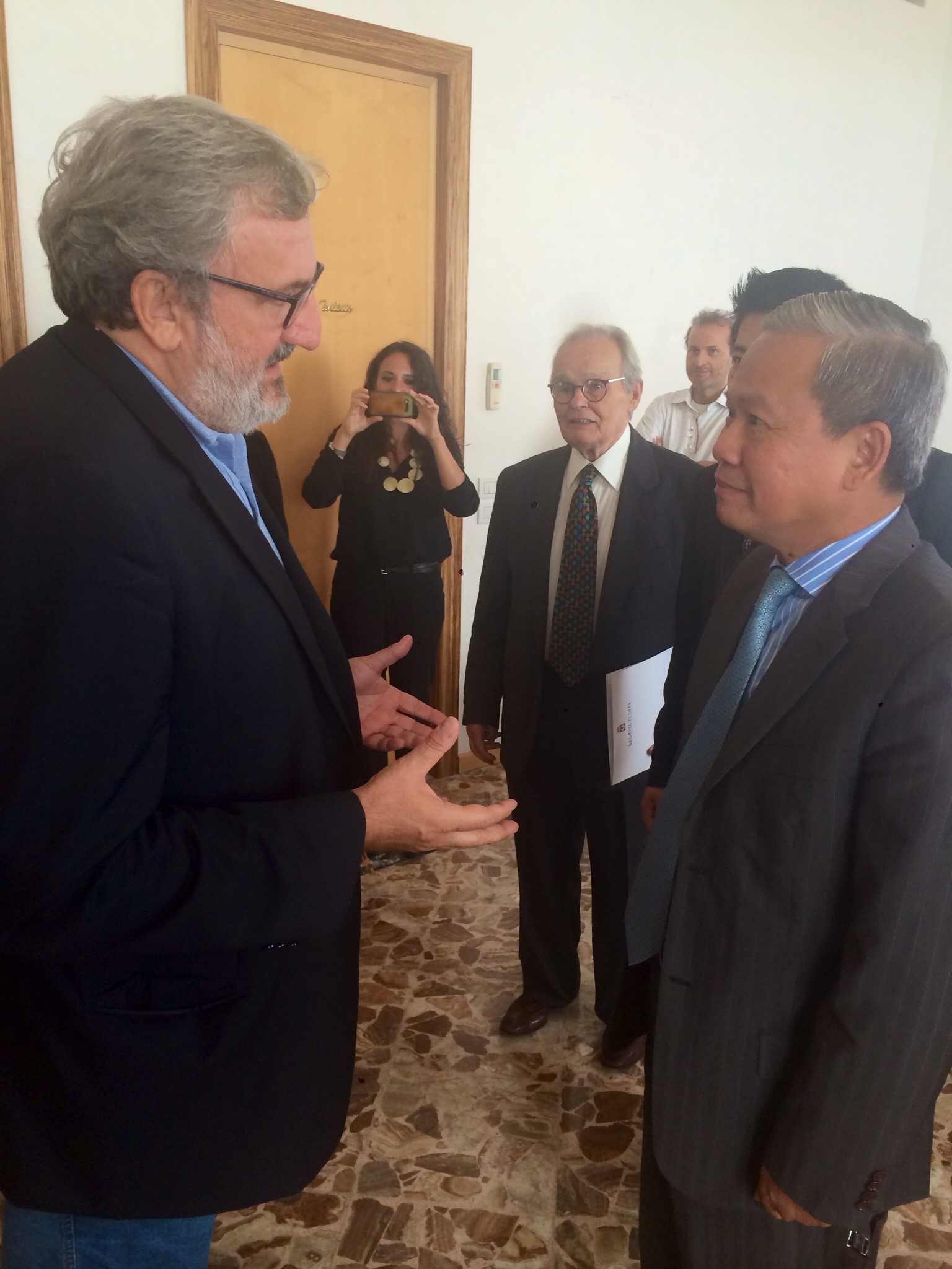 Presidente Emiliano incontra ambasciatore Vietnam Cao Chinh Thien