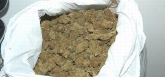 Polizia scopre covo pieno di droga, occultati 5kg di marijuana e hashish