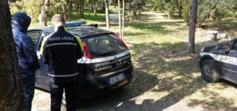 Atti osceni nella Villa comunale, la polizia locale denuncia due uomini
